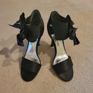 NEW Nina Black Bow Heels
